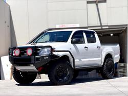 2005 Toyota Hilux SR KUN26R MY05 4X4 Glacier White