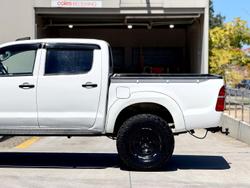 2005 Toyota Hilux SR KUN26R MY05 4X4 Glacier White
