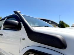 2005 Toyota Hilux SR KUN26R MY05 4X4 Glacier White