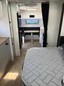 2024 Southern Cross Signature Series 19' Slide Out