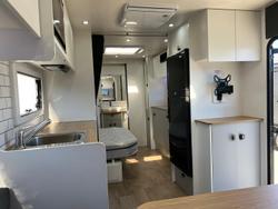 2024 Southern Cross Signature Series 19' Slide Out