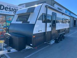 Southern Cross Signature Series 19' Slide OUT