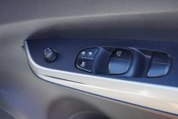 2017 Nissan Navara SL