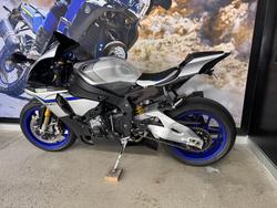 2015 Yamaha YZF-R1 M SILVER