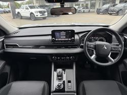 2023 Mitsubishi Outlander ES