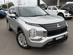 2023 Mitsubishi Outlander ES