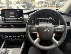 2023 Mitsubishi Outlander ES