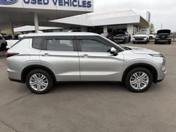 2023 Mitsubishi Outlander ES