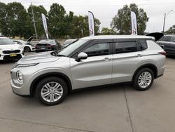 2023 Mitsubishi Outlander ES