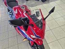 2025 Honda CBR650R E-Clutch CBR 650 Red