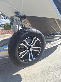 2023 QUINTREX 450 Hornet Pro