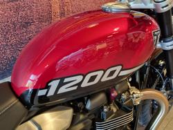 2025 Triumph Speed Twin 1200 Speed Twin Red