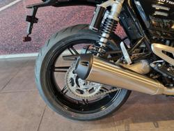 2025 Triumph Speed Twin 1200 Speed Twin Red