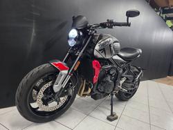 2023 TRIUMPH TRIDENT 660 Red