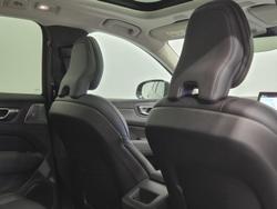 2025 Volvo XC60 Ultra T8 Plug-In Hybrid Dark