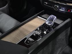 2025 Volvo XC60 Ultra T8 Plug-In Hybrid Dark