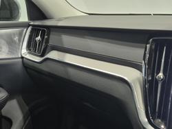 2024 Volvo V60 Cross Country Ultimate B5 Bright
