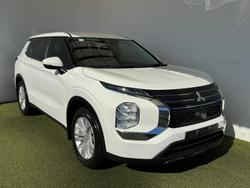 2023 Mitsubishi Outlander ES