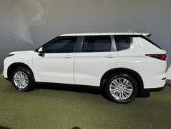 2023 Mitsubishi Outlander ES