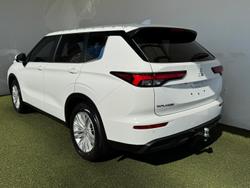 2023 Mitsubishi Outlander ES
