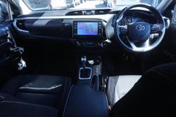 2022 Toyota Hilux SR5