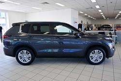 2025 Mitsubishi Outlander LS