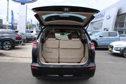 2013 Toyota Tarago Ultima