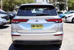 2024 Mitsubishi Outlander ES