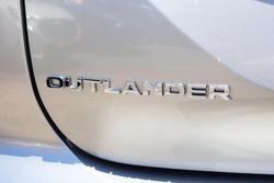 2024 Mitsubishi Outlander ES