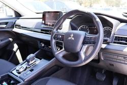 2024 Mitsubishi Outlander ES