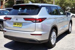 2024 Mitsubishi Outlander ES