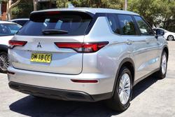 2024 Mitsubishi Outlander ES