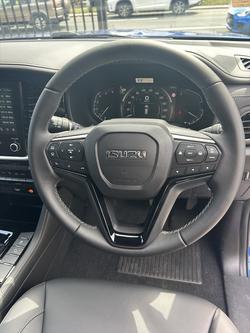 2025 Isuzu MU-X LS-T