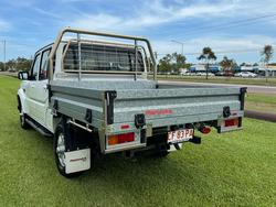 2022 Mahindra PIK-UP 2023 Mahindra PIK-UP Dual Cab Cab Chassis AT 4x4 S11 With Steel HD Tray S11DCC4x4 Arctic White
