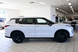 2023 Mitsubishi Outlander LS Black Edition