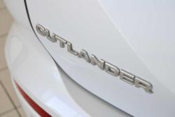 2023 Mitsubishi Outlander LS Black Edition