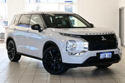 2023 Mitsubishi Outlander LS Black Edition