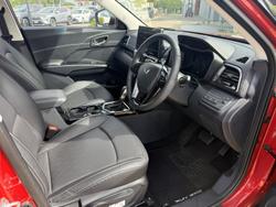 2025 Mahindra XUV3XO AX7L Tango Red & Stealth Black Roof