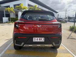 2025 Mahindra XUV3XO AX7L Tango Red & Stealth Black Roof