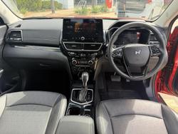 2025 Mahindra XUV3XO AX7L Tango Red & Stealth Black Roof