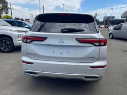 2024 Mitsubishi Outlander Exceed