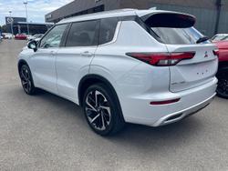2024 Mitsubishi Outlander Exceed