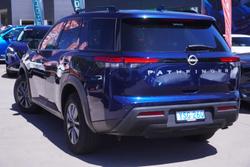 2024 Nissan Pathfinder ST-L