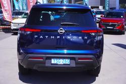 2024 Nissan Pathfinder ST-L