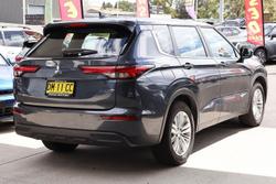 2024 Mitsubishi Outlander ES