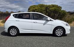 2014 Hyundai Accent Active