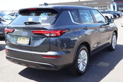 2024 Mitsubishi Outlander ES