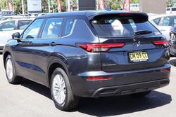 2024 Mitsubishi Outlander ES