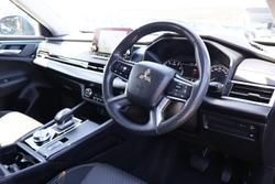 2024 Mitsubishi Outlander ES