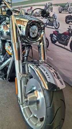 2025 Harley-davidson FLSTFI FAT BOY GRAY GHOST REFLECTION